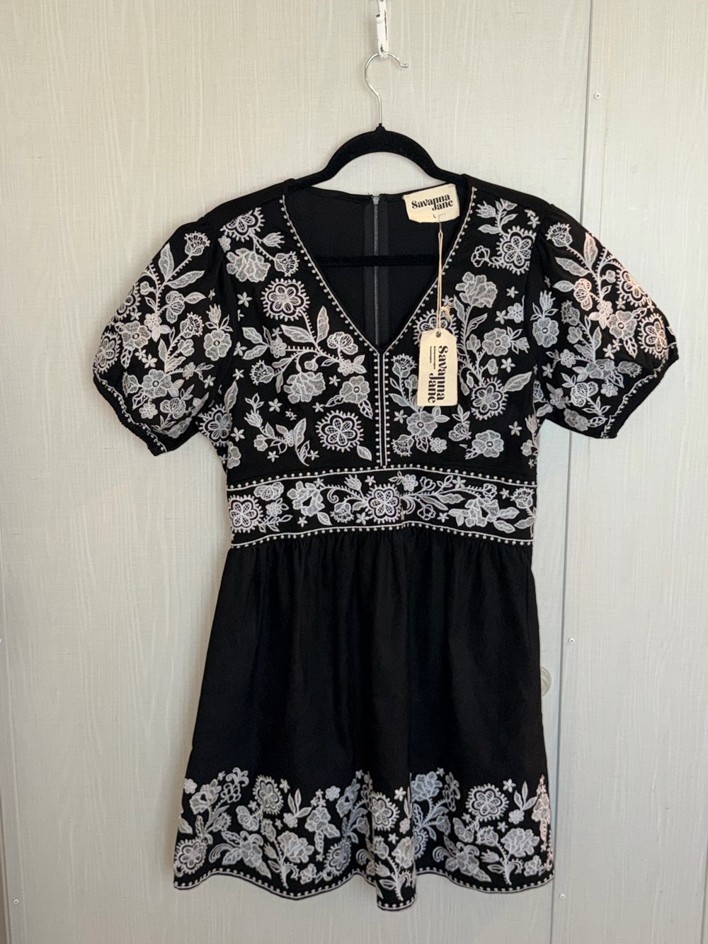 Savanna Jane Size L Black Floral Embroidered Elastic Waist Puff Sleeve Dress